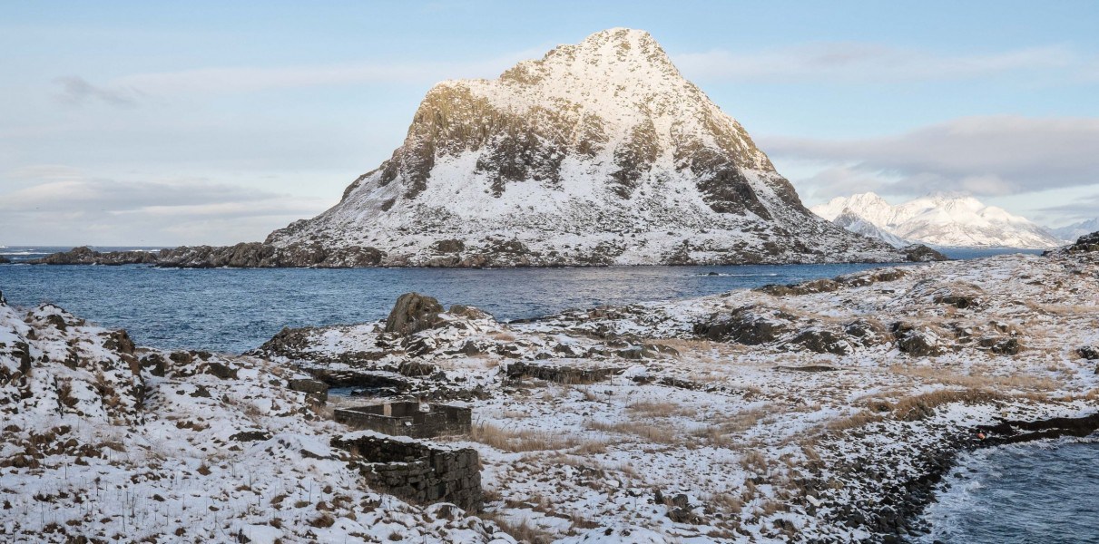 7._Rester_av_gammel_bosetting_paa_Litloy_1211_600_90_s_c1